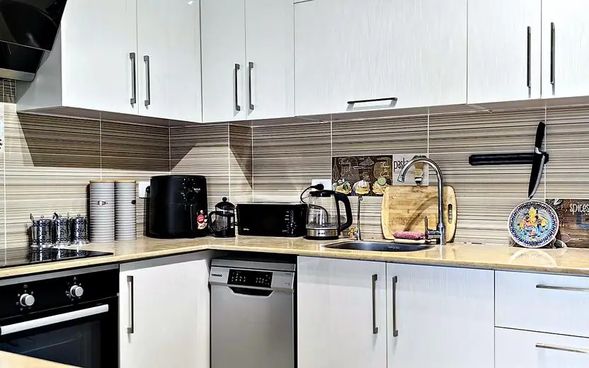 Kitchen worktop and appliances