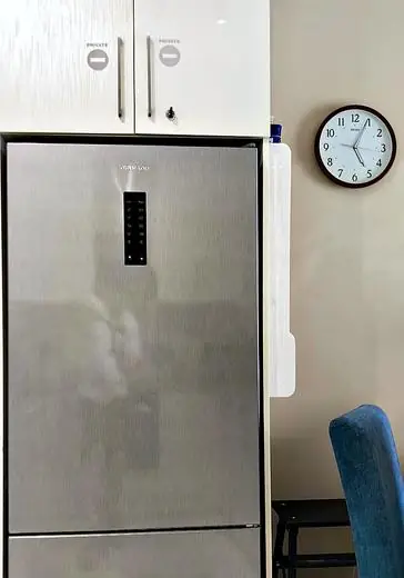 Two-door fridge-freezer