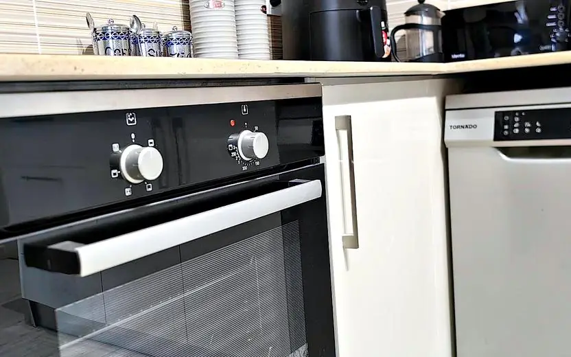 Built-in oven