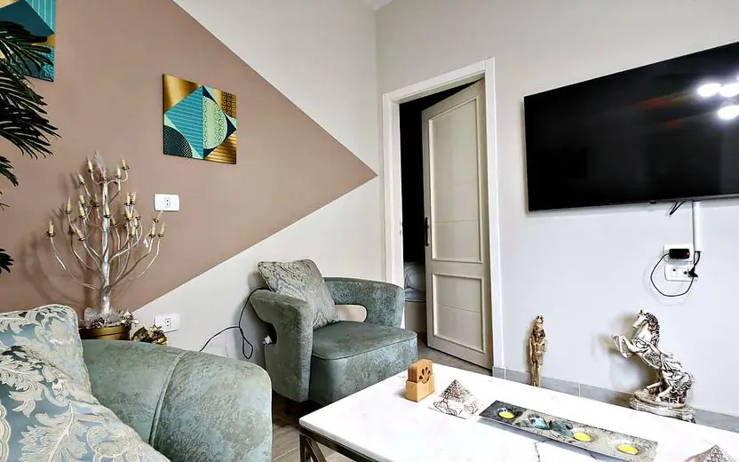 Wall-mounted TV